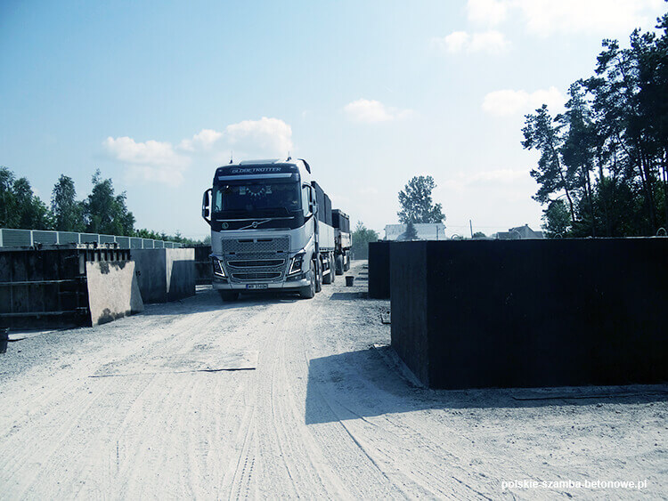 Transport szamb betonowych  w Strzelnie